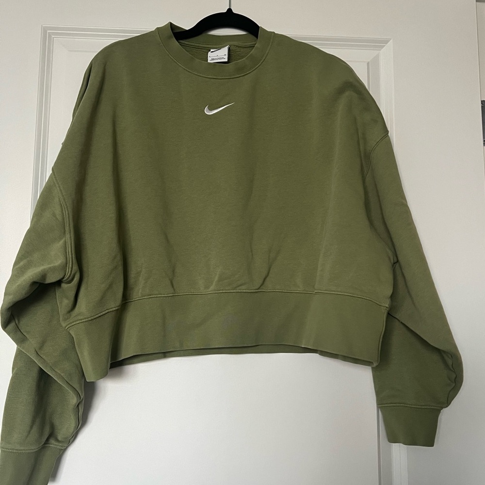 Cropped Nike Sweatshirt